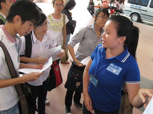 Loạn giá đề thi