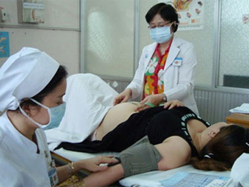 Suýt tử vong, vô sinh vì dùng thuốc kích trứng