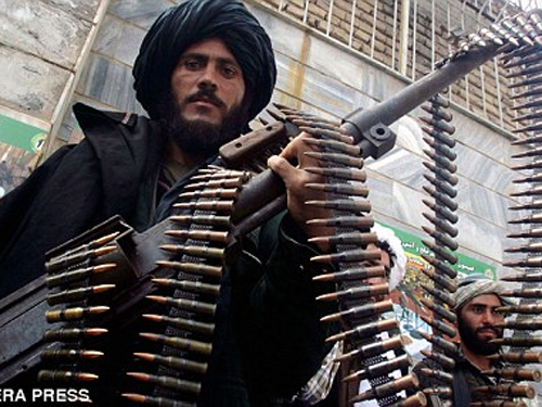 Taliban treo cổ con trai 8 tuổi của cảnh sát