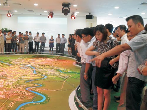 Người Hà Nội háo hức xem quy hoạch thủ đô