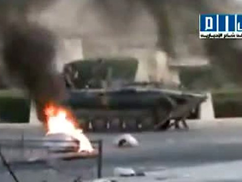 Syria: Quân đội xả súng, 100 người chết