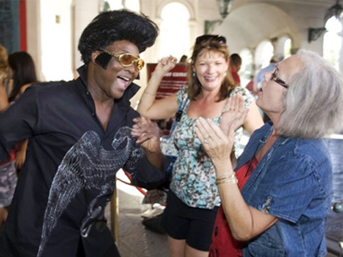 Fan tổ chức tưởng niệm huyền thoại Elvis Presley