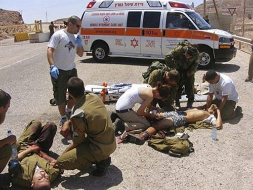 Israel điên cuồng không kích Gaza