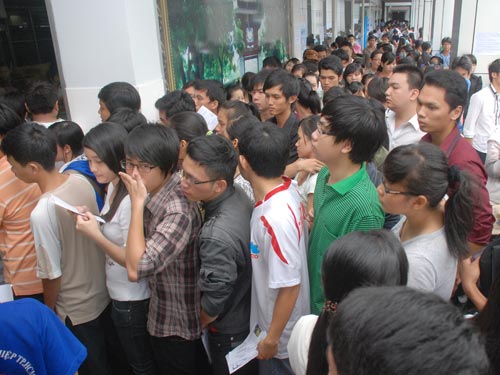 Mướt mồ hôi nộp hồ sơ nguyện vọng 2