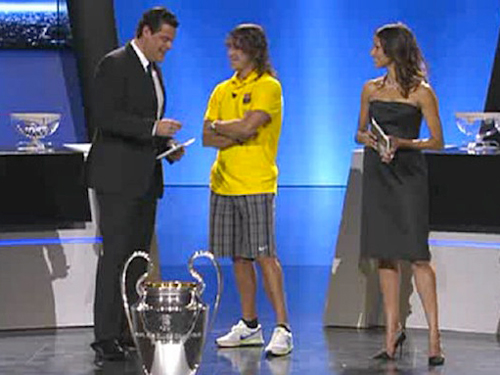 Đội trưởng Puyol làm xấu mặt Barca