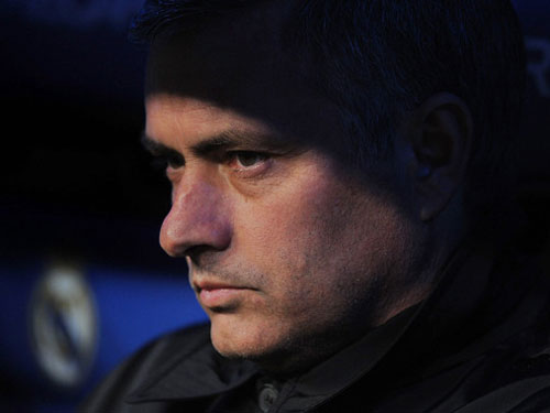 Mourinho: “Gạch đá ném vào tôi đủ xây tượng đài”!