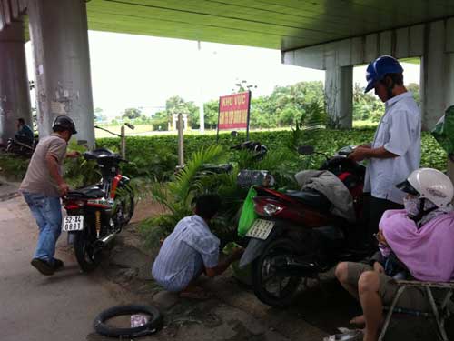 “Đinh tặc” lại giăng bẫy trên xa lộ Hà Nội