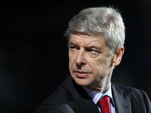 HLV Wenger vẫn bị cấm chỉ đạo 2 trận