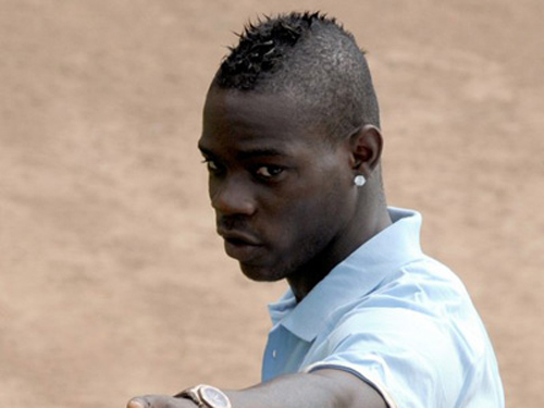 “Ngựa chứng” Balotelli hầu tòa vì mafia