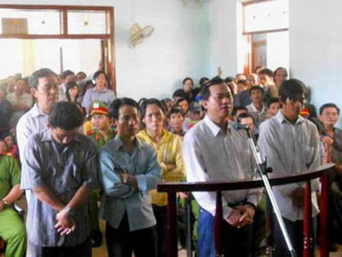 2 năm tù cho kẻ đào mồ, cuốc mả