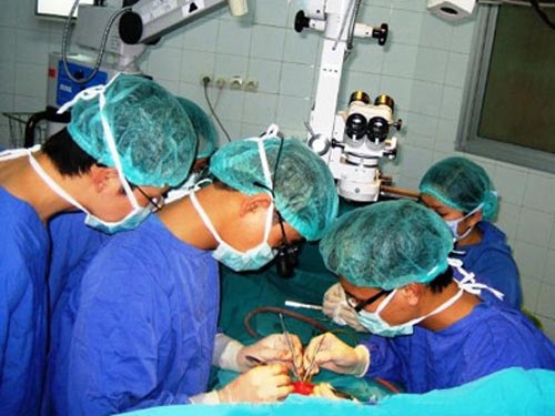 Vi phẫu tạo hình "cậu nhỏ" sau... tai nạn