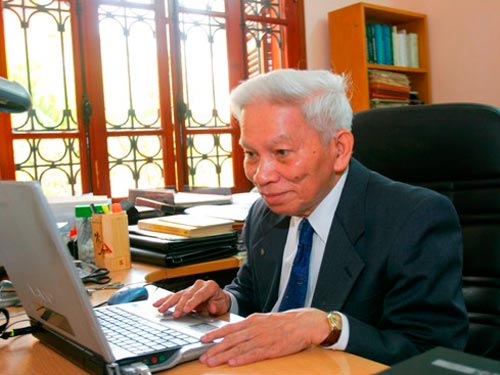 GS Hoàng Tụy nhận giải toán học đầu tiên trên thế giới