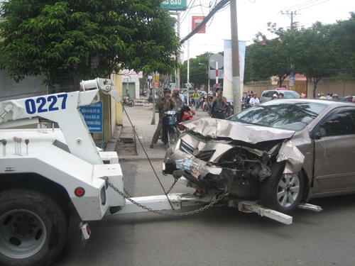 Khởi tố vụ bác sĩ lái xe "điên" cán chết 2 người