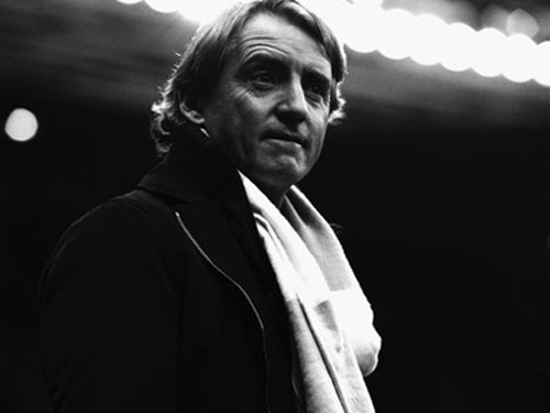 Man City giữ chân HLV Mancini bằng lương “khủng”