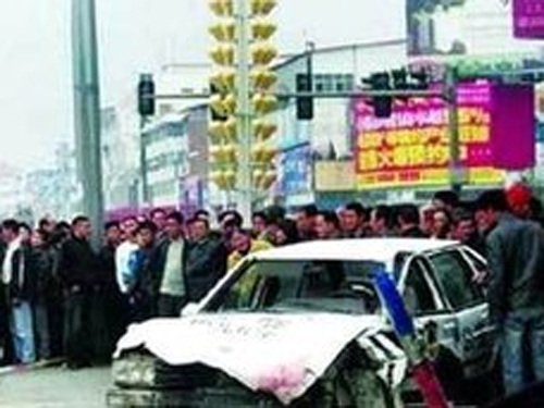 Cảnh sát say rượu, hại chết 5 người