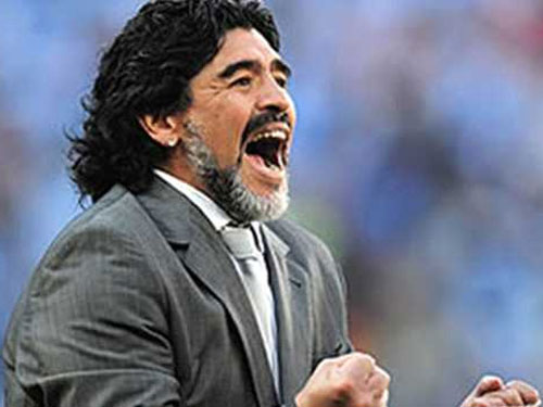 Maradona xuất trận giúp trẻ em Libya