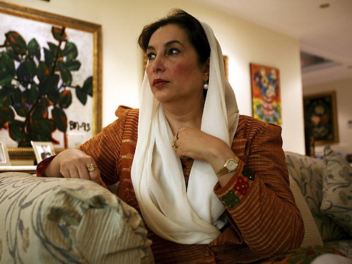 Vụ ám sát bà Bhutto: Khởi tố 2 quan chức cảnh sát
