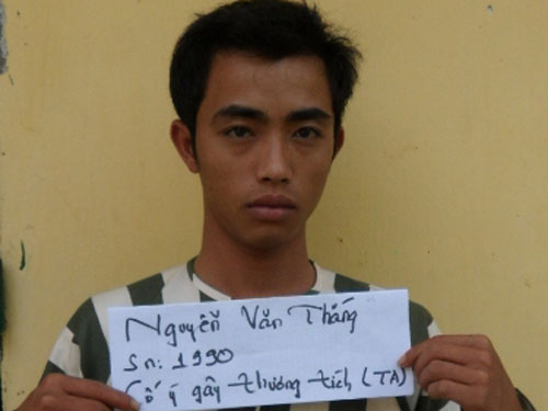 Thản nhiên đi ngủ sau khi đâm bạn
