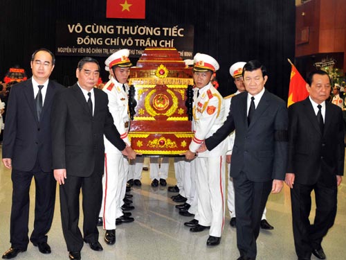 Đưa tiễn ông Võ Trần Chí về nơi an nghỉ cuối cùng