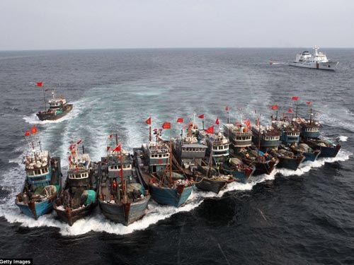 Tàu cá Trung Quốc xuất chiêu Xích Bích