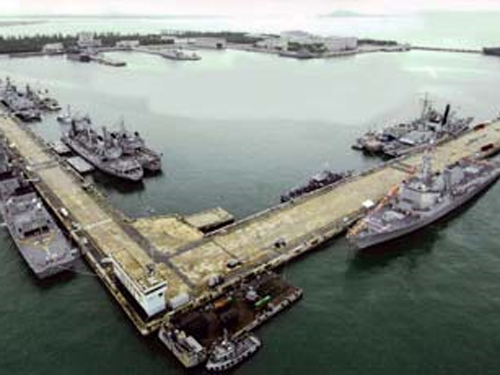 Mỹ đưa tàu quân sự đến Singapore