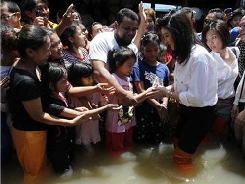 “Để Thủ tướng Yingluck yên”