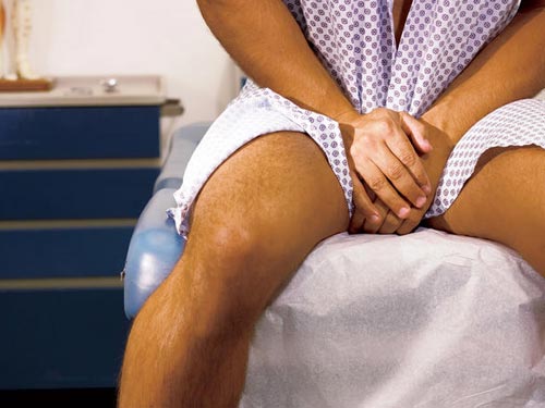Tưởng ung thư hóa ra "cậu nhỏ" bị thắt nghẹt
