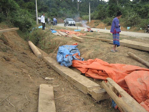 Một kiểm lâm là nạn nhân vụ tai nạn xe gỗ lật?