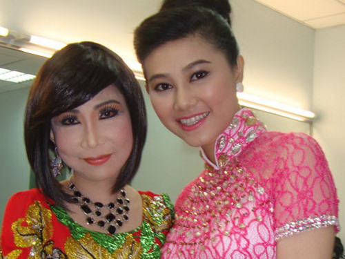 NSƯT Thanh Kim Huệ tỏa sáng