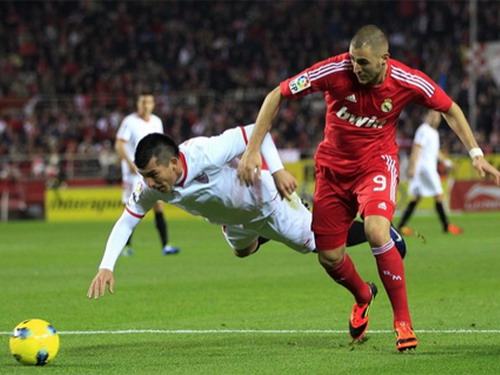 Vùi dập Sevilla, Real Madrid soán ngôi Barca