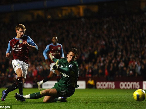 “Sao” Aston Villa đi vào lịch sử giải Ngoại hạng Anh