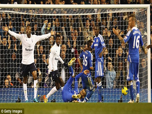 Sturridge giúp Chelsea giành 1 điểm trước Tottenham