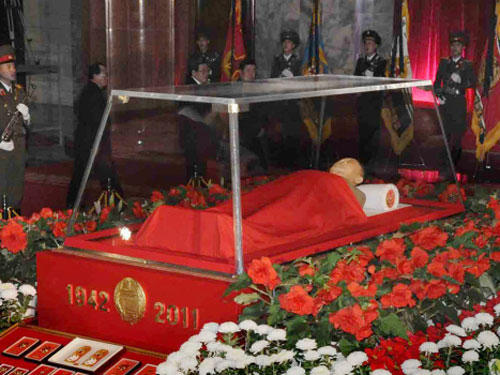 Ông Kim Jong-il có thể được ướp xác