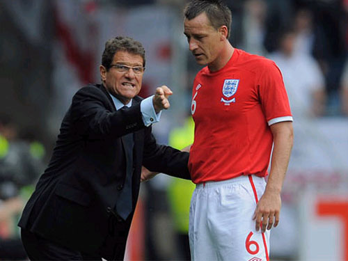 Bênh John Terry, HLV Capello đối mặt nguy cơ bị sa thải