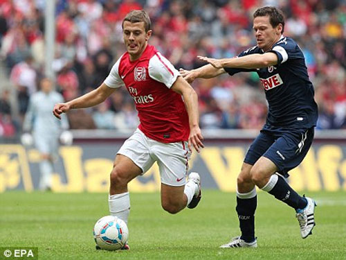 Thảm họa cho Arsenal: Wilshire nghỉ hết mùa