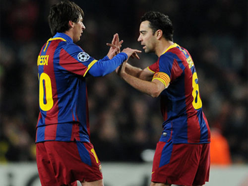 Xavi ngoạn mục qua mặt Messi
