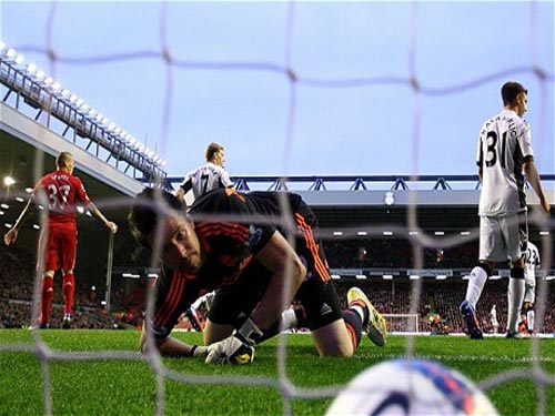 Liverpool thua thảm trên sân nhà