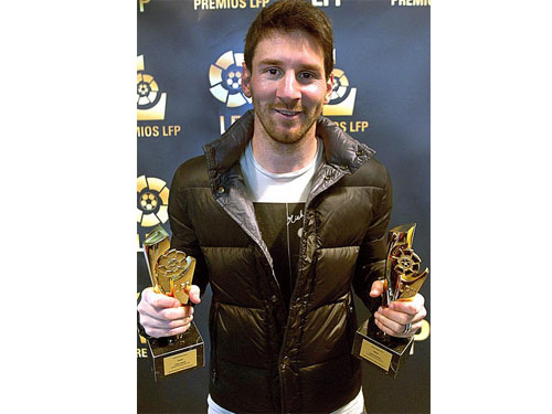 Ronaldo lại ôm hận vì Messi