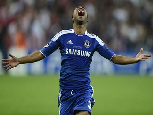 Ashley Cole nhất quyết bỏ Chelsea
