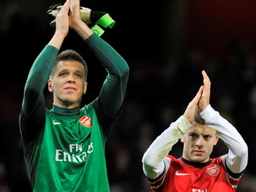 Emirates tài trợ "khủng" cho Arsenal