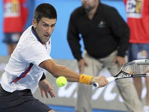 Djokovic bị người hâm mộ gây chấn thương