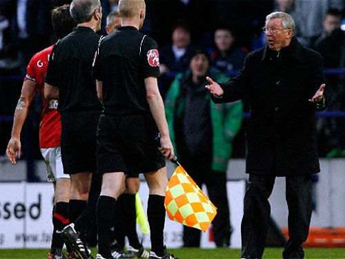 "Hung thần" của Sir Alex cầm còi trận derby thành Manchester