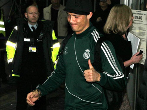 Ronaldo vẫn được CĐV M.U chào đón nồng hậu