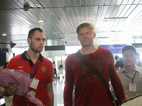 Thủ môn huyền thoại Schmeichel của M.U đến VN