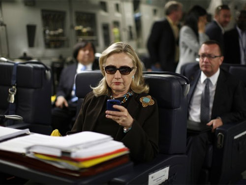 Bà Hillary gia nhập "thế giới thị phi" Twitter