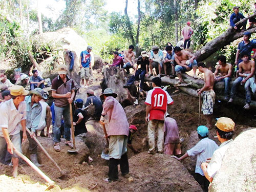 "Trảm" 2 sĩ quan huyện đội "ăn chặn kỳ nam"