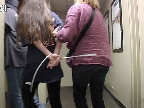 FBI giải cứu 105 bé gái trong các ổ mại dâm