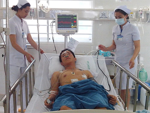 Ngăn ẩu đả sau đám cưới, nam thanh niêm bị đâm thủng phổi