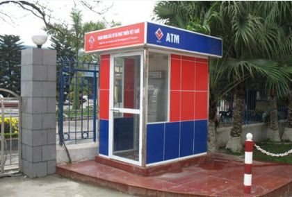 Rút tiền hộ ở ATM, bị giật túi xách