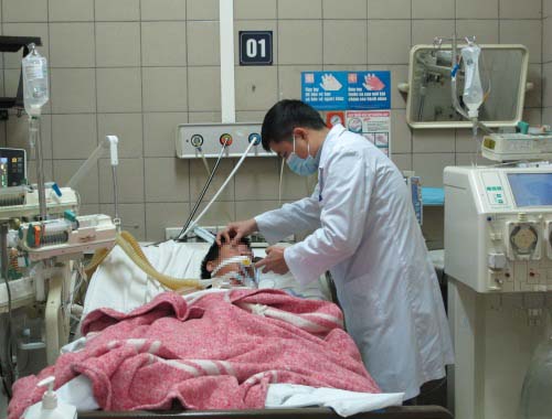Liệt toàn thân vì rắn cắn